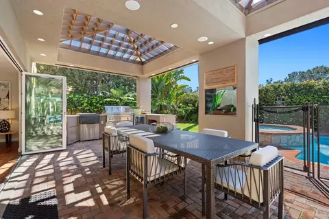 Exterior - 8676 Cliffridge Ave, La Jolla, CA 92037 photo 2 of 11