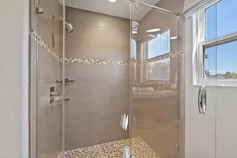 Bath - 8676 Cliffridge Ave, La Jolla, CA 92037 photo 9 of 9