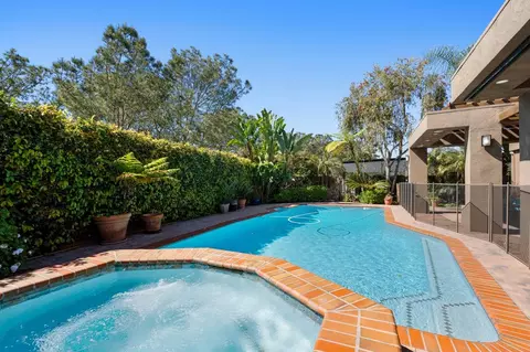 Exterior - 8676 Cliffridge Ave, La Jolla, CA 92037 photo 9 of 11