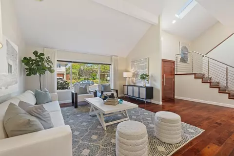 Living - 8676 Cliffridge Ave, La Jolla, CA 92037 photo 5 of 10