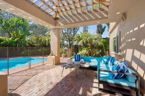 Exterior - 8676 Cliffridge Ave, La Jolla, CA 92037 photo 6 of 11