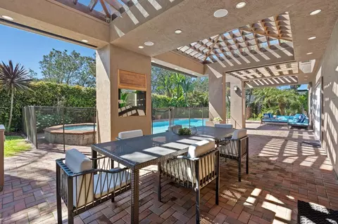 Exterior - 8676 Cliffridge Ave, La Jolla, CA 92037 photo 5 of 11
