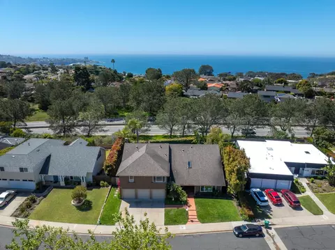 View/Area - 8676 Cliffridge Ave, La Jolla, CA 92037 photo 2 of 2