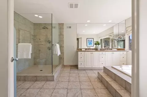 Bath - 8676 Cliffridge Ave, La Jolla, CA 92037 photo 3 of 9