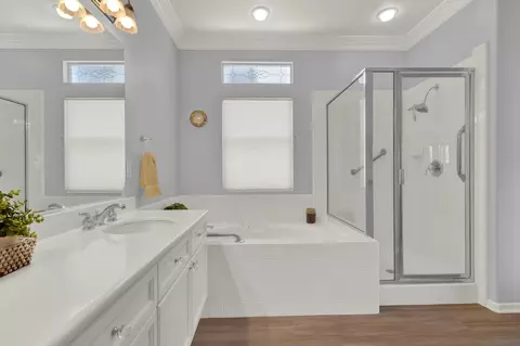 Bath - 2346 Fallbrook Pl, Escondido, CA 92027 photo 5 of 6