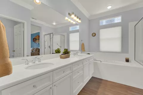 Bath - 2346 Fallbrook Pl, Escondido, CA 92027 photo 4 of 6