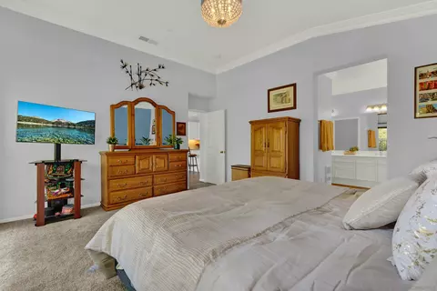 Bedroom - 2346 Fallbrook Pl, Escondido, CA 92027 photo 4 of 5