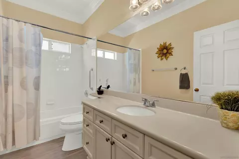 Bath - 2346 Fallbrook Pl, Escondido, CA 92027 photo 2 of 6