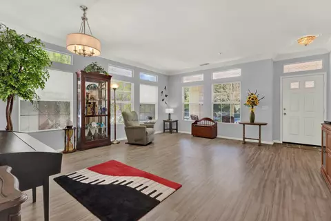 Living - 2346 Fallbrook Pl, Escondido, CA 92027 photo 2 of 7