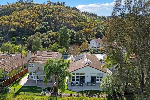 View/Area - 2346 Fallbrook Pl, Escondido, CA 92027 photo 2 of 6