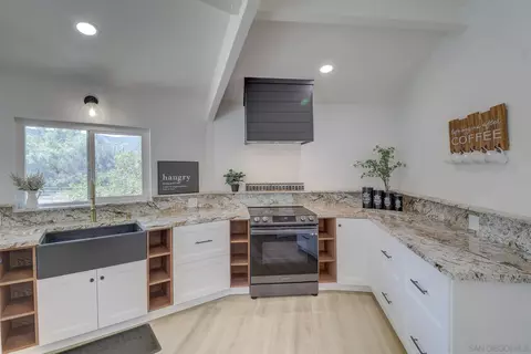 Kitchen - 5621 Dehesa Rd, El Cajon, CA 92019 photo 3 of 4