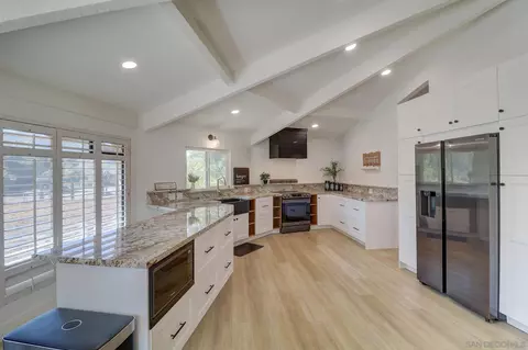 Kitchen - 5621 Dehesa Rd, El Cajon, CA 92019 photo 2 of 4