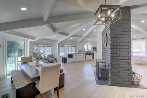Living - 5621 Dehesa Rd, El Cajon, CA 92019 photo 3 of 5