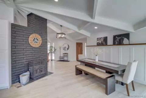 Living - 5621 Dehesa Rd, El Cajon, CA 92019 photo 4 of 5
