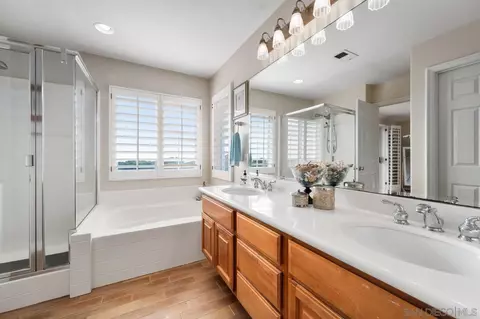 Bath - 6891 Tradewinds Dr, Carlsbad, CA 92011 photo 2 of 4
