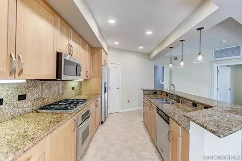Kitchen - 5440 La Jolla Blvd #E208, La Jolla, CA 92037 photo 3 of 4