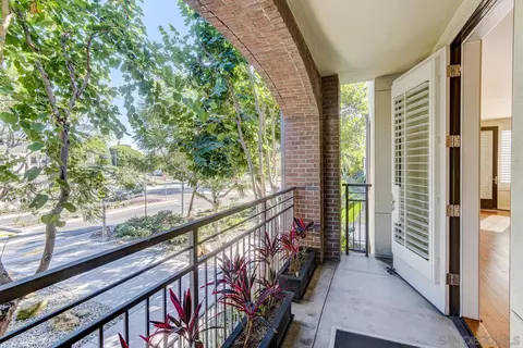 Exterior - 5440 La Jolla Blvd #E208, La Jolla, CA 92037 photo 4 of 11