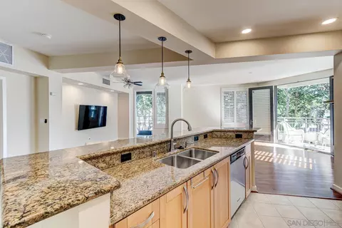 Kitchen - 5440 La Jolla Blvd #E208, La Jolla, CA 92037 photo 2 of 4