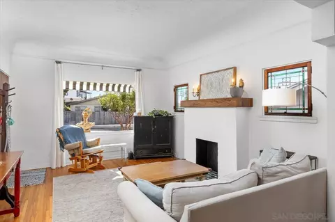 Living - 806 West St, Oceanside, CA 92054 photo 1 of 2