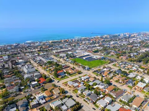 View/Area - 806 West St, Oceanside, CA 92054 photo 2 of 4