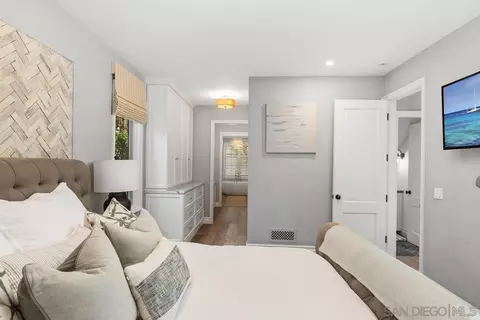 Bedroom - 336 Nautilus St, La Jolla, CA 92037 photo 1 of 1
