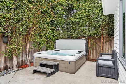 Exterior - 336 Nautilus St, La Jolla, CA 92037 photo 6 of 7