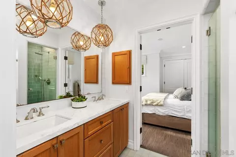 Bath - 336 Nautilus St, La Jolla, CA 92037 photo 1 of 3
