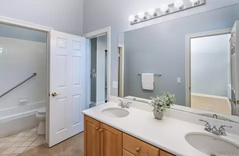 Bath - 12143 Travertine Ct, Poway, CA 92064 photo 4 of 4