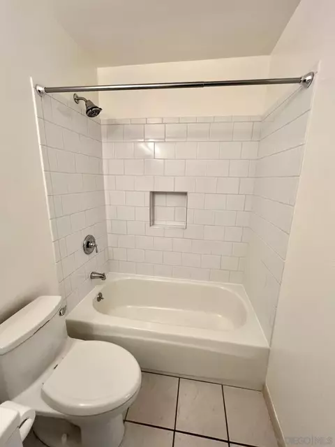 Bath - 120 Tanglewood Ct, Vallejo, CA 94589 photo 2 of 3