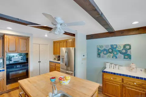 Kitchen - 3675 Northcliff Dr, Fallbrook, CA 92028 photo 5 of 6