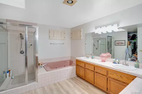 Bath - 3675 Northcliff Dr, Fallbrook, CA 92028 photo 2 of 4