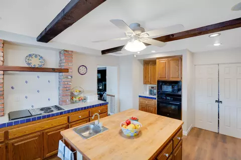 Kitchen - 3675 Northcliff Dr, Fallbrook, CA 92028 photo 2 of 6