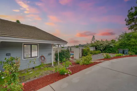 Exterior - 3675 Northcliff Dr, Fallbrook, CA 92028 photo 3 of 9
