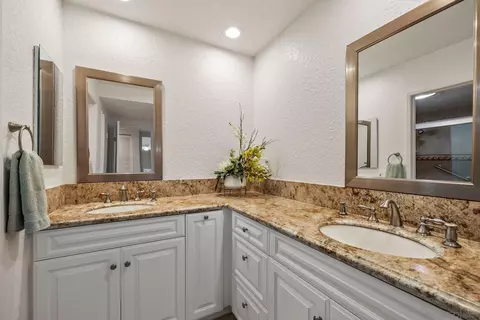 Bath - 83 Montego Ct, Coronado, CA 92118 photo 3 of 3