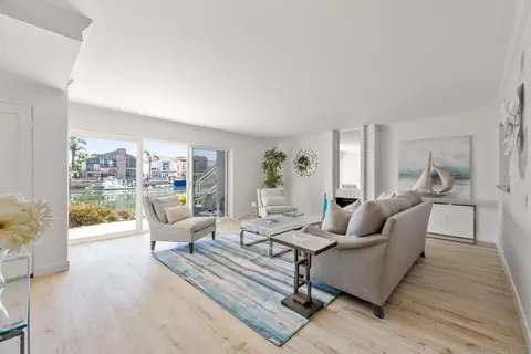 Living - 83 Montego Ct, Coronado, CA 92118 photo 2 of 7