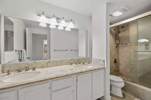 Bath - 83 Montego Ct, Coronado, CA 92118 photo 2 of 3