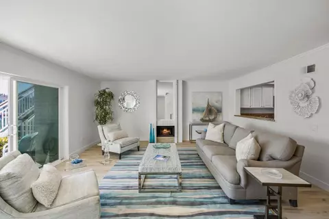 Living - 83 Montego Ct, Coronado, CA 92118 photo 3 of 7