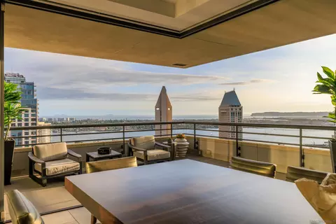 700 Front St #2502, San Diego, CA 92101