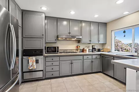 Kitchen - 149 Beechtree Dr, Encinitas, CA 92024 photo 3 of 3