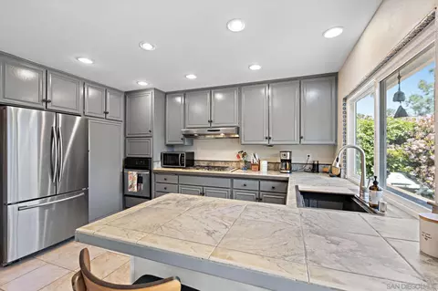 Kitchen - 149 Beechtree Dr, Encinitas, CA 92024 photo 2 of 3