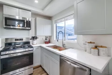 Kitchen - 2135 E Valley Pkwy #29, Escondido, CA 92027 photo 2 of 3