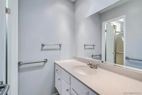 Bath - 13246 Powers Ct, Poway, CA 92064 photo 4 of 5