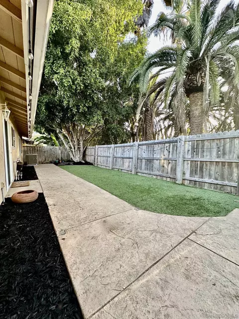Exterior - 944 Woodcreek Rd, Fallbrook, CA 92028 photo 3 of 7