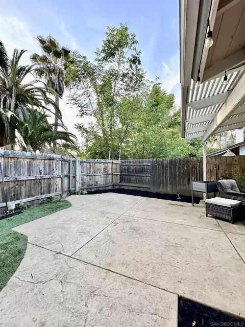 Exterior - 944 Woodcreek Rd, Fallbrook, CA 92028 photo 4 of 7