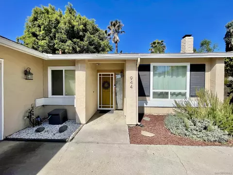 Exterior - 944 Woodcreek Rd, Fallbrook, CA 92028 photo 6 of 7
