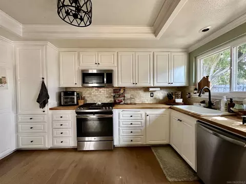 Kitchen - 944 Woodcreek Rd, Fallbrook, CA 92028 photo 4 of 4