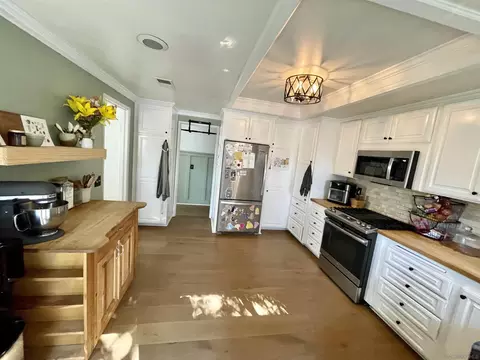 Kitchen - 944 Woodcreek Rd, Fallbrook, CA 92028 photo 2 of 4