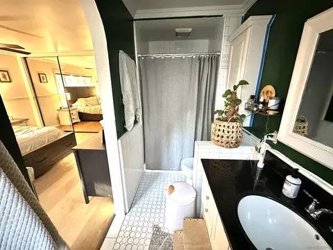 Bath - 944 Woodcreek Rd, Fallbrook, CA 92028 photo 1 of 4