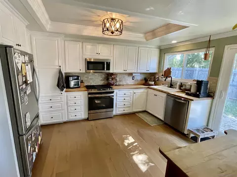 Kitchen - 944 Woodcreek Rd, Fallbrook, CA 92028 photo 1 of 4