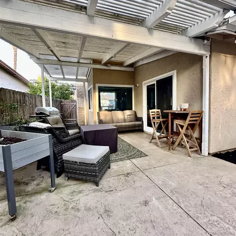 Exterior - 944 Woodcreek Rd, Fallbrook, CA 92028 photo 2 of 7